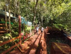 Labuan Cermin “Bersolek”