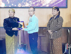 Terima Penghargaan Custom Award 2024