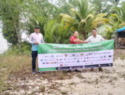 Berbagi Kebahagiaan Bersama Masyarakat