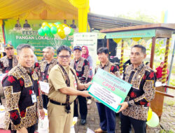 Salurkan Belasan Ton Beras