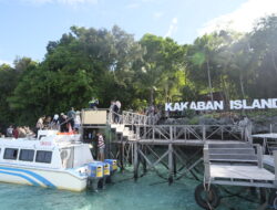Pulau Kakaban Kembali Dibuka