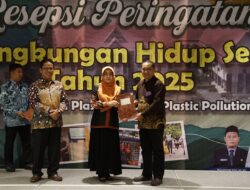 Terima Penghargaan dari Bupati