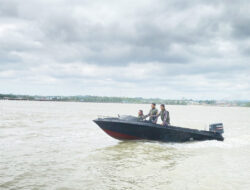 Kapal Pengangkut Sembako Tenggelam