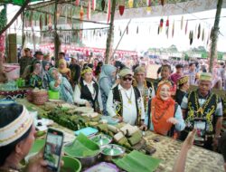 Tradisi Meja Panjang Absen