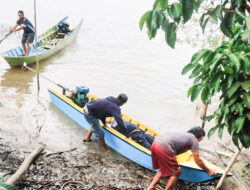 Perahu Ketinting Terbalik
