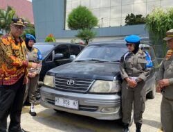 Kendaraan Dinas yang Dikuasai Pensiunan Akhirnya Ditarik Paksa