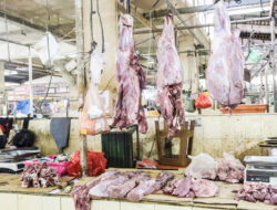 Sempat Mengalami Fluktuasi, Harga Daging Sapi dan Ayam Potong di Pasar SAD  Berau Terpantau Stabil