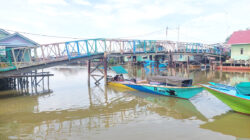 Jembatan Penghubung Antar RT di Kampung Tias dilaporkan Mengalami Kerusakan