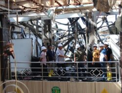 Tim Labfor Periksa Sampel Sisa Kebakaran